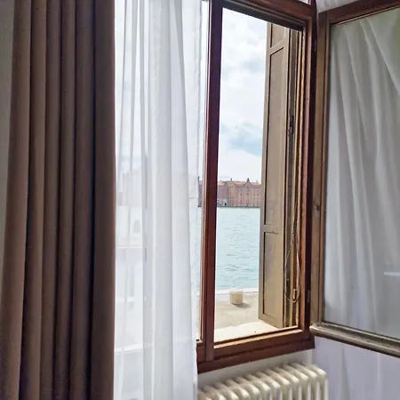 Silk Road Hostel Venice