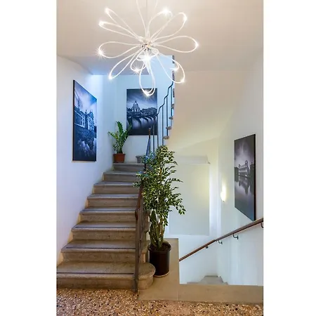 실크 로드 호스텔 *